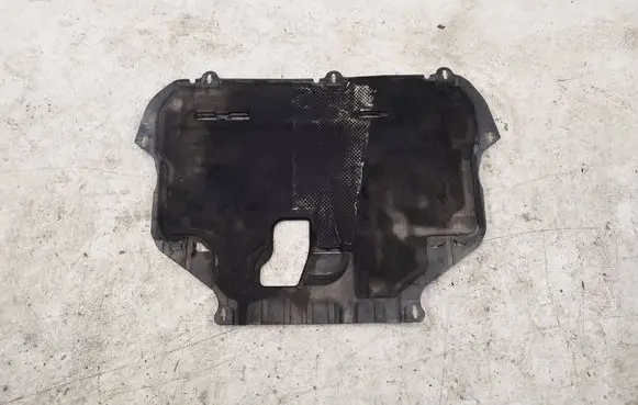 Volvo C30 Engine splash shield/under tray 