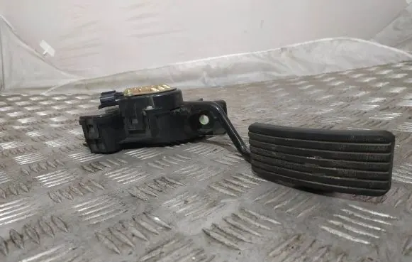 Mitsubishi Grandis Accelerator throttle pedal APM30005