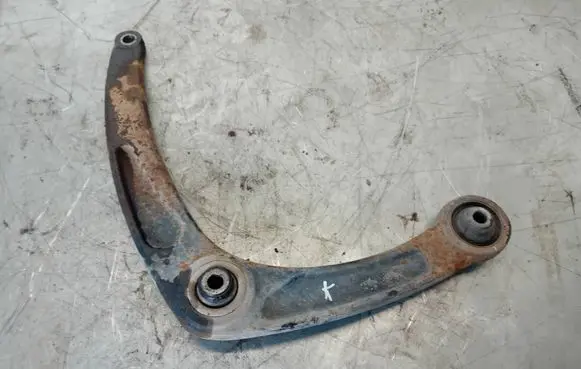 Citroen C4 I Front lower control arm/wishbone
