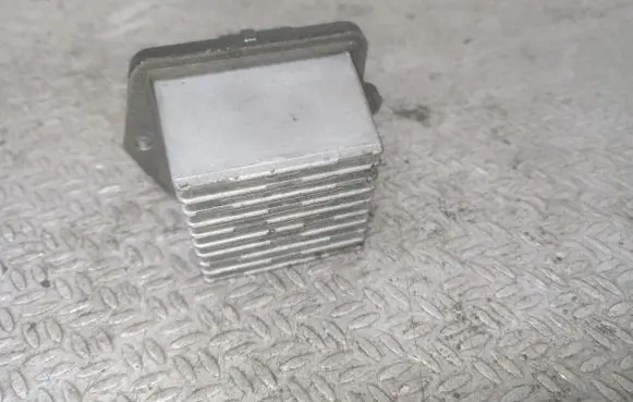 Mitsubishi Lancer VIII Heater blower motor/fan resistor 057A13D