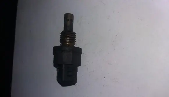 Audi A4 S4 B5 8D Coolant temperature sensor 073906161