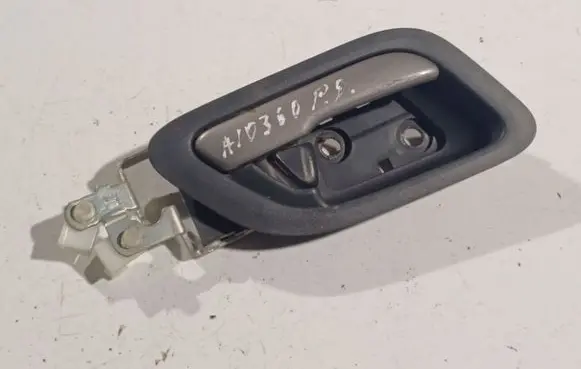 Honda FR-V Front door interior handle 