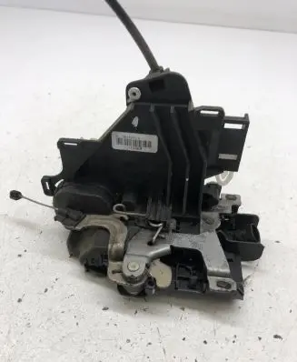 Volkswagen Caddy Front door lock 3B1837016