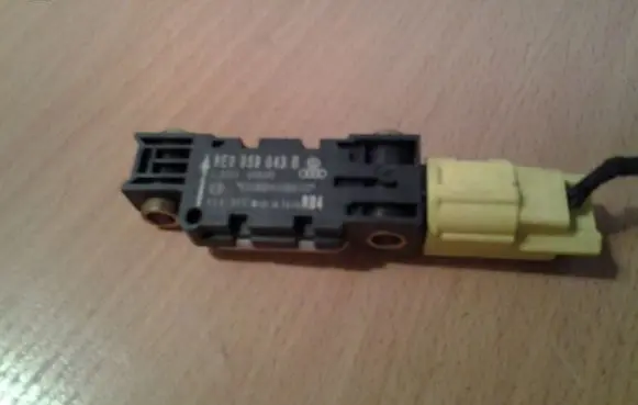 Audi A4 S4 B7 8E 8H Airbag deployment crash/impact sensor 8E0959643B RB4
