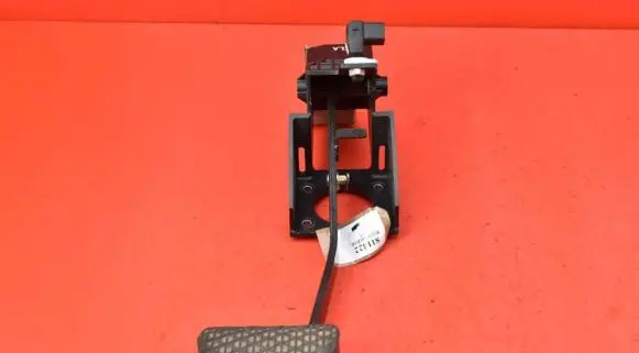 SsangYong Tivoli Accelerator throttle pedal