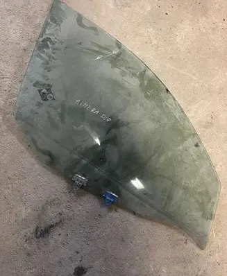 Nissan Almera N16 Front door window glass four-door