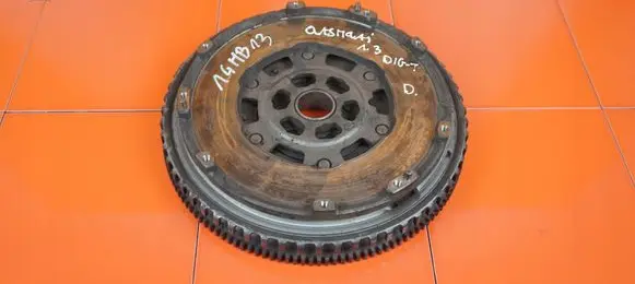 Nissan Qashqai Dual mass flywheel 123104345R HRA2 HRA2DDT