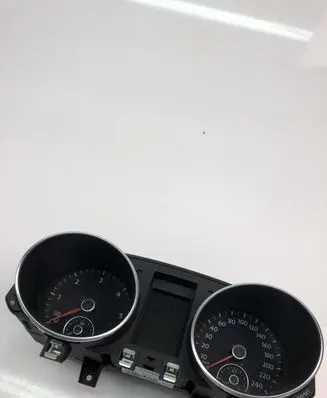 Speedometer (instrument cluster)