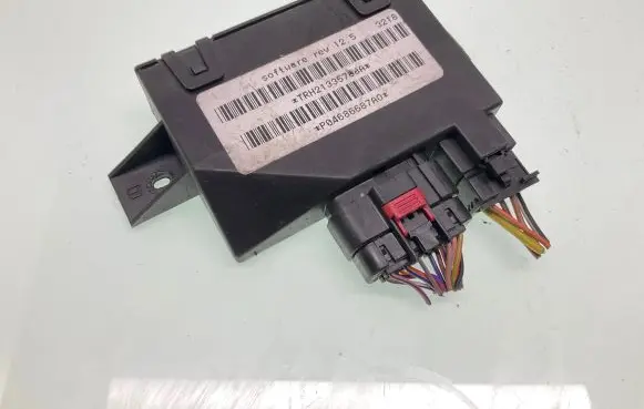 Chrysler Voyager Sliding door control unit/module P04686687AA TRH21335788A