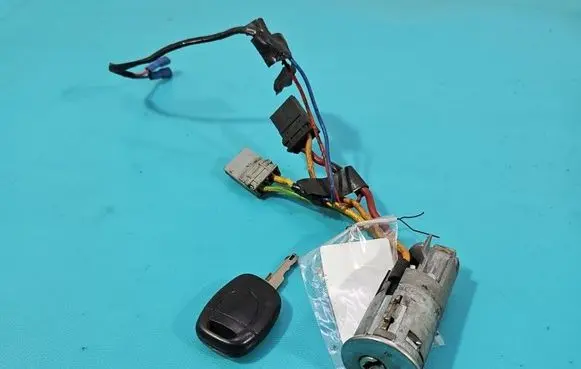 Renault Master II Ignition lock IMPRK1592776