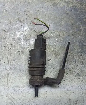 Volkswagen PASSAT B5 Windscreen/windshield washer pump