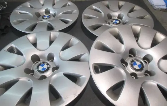 BMW 1 E81 E87 R16 wheel hub/cap/trim 62411810 6758779