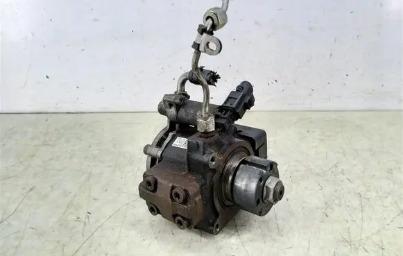 Skoda Fabia Mk2 (5J) Fuel injection high pressure pump 03L130755E