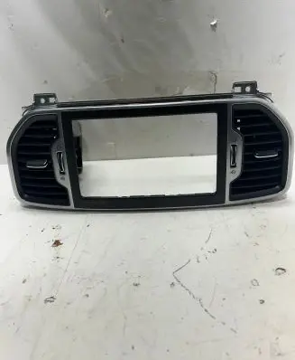 KIA Sportage Dash center air vent grill 97410F1000 U14653 P04450111A