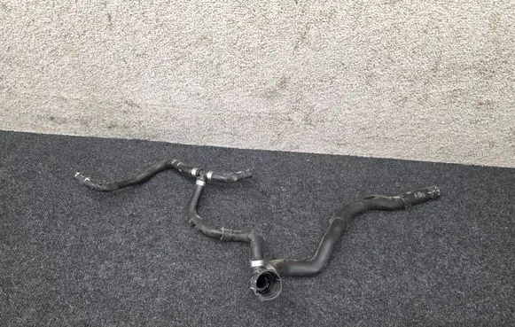 Engine coolant pipe/hose