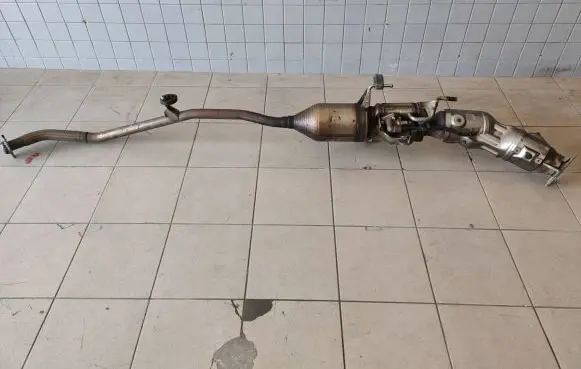 Toyota Prius+ (ZVW40) Muffler/silencer 33718