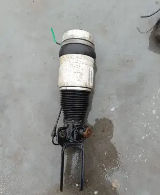Audi Q7 4L Front air suspension shock absorber 7L861040D