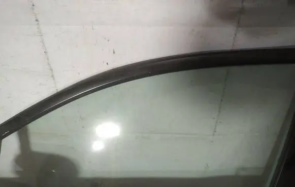 Honda Jazz Front door window glass four-door as2