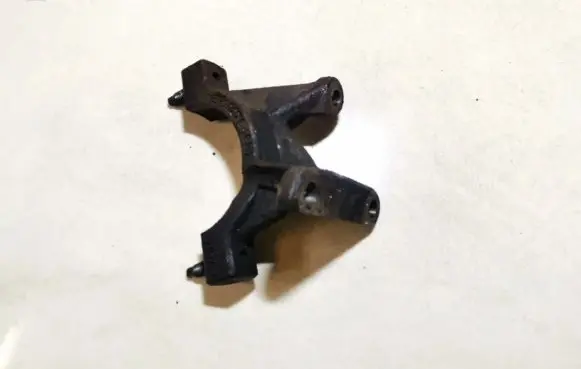 Volvo V50 Engine mounting bracket 4m513k305ea