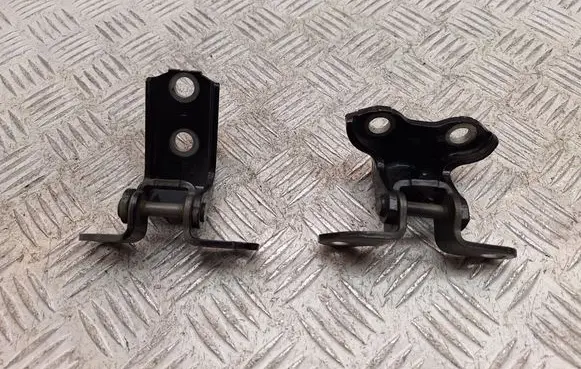 Toyota Avensis T270 Rear door hinge set 687500H010 687700H010