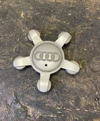 Audi A6 S6 C6 4F Original wheel cap 8R0601165