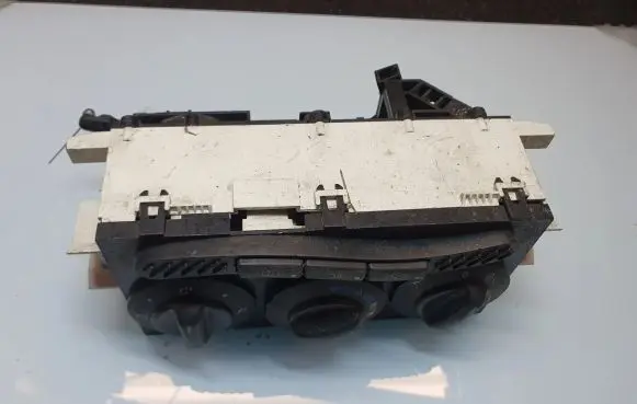 Mercedes-Benz A W168 Climate control unit 1688300485 0140600