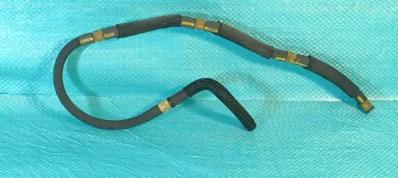 Volkswagen PASSAT B7 Fuel injector supply line/pipe CKR2138600