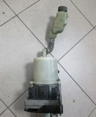 Mazda 3 I Power steering pump GJ6F