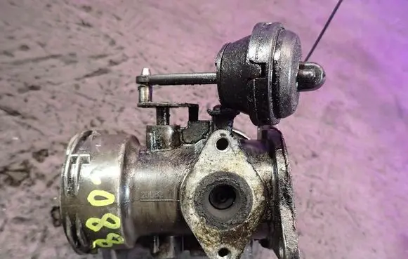 Audi A4 S4 B6 8E 8H EGR valve 038129637L