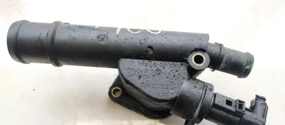 Volkswagen Touran I Engine coolant pipe/hose 038121132G