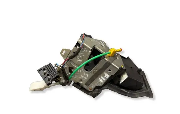 BMW 5 E39 Front door lock 8235114