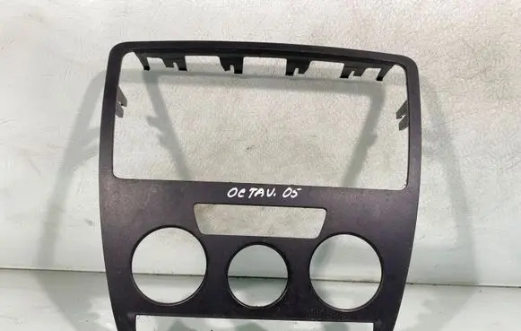 Radio/GPS head unit trim