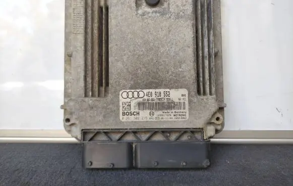 Audi A8 S8 D3 4E Engine control unit/module 4E0907552 4E0910552 0261S02215