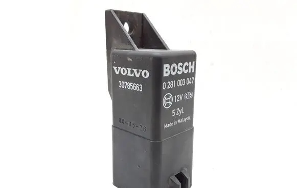 Volvo V70 Glow plug pre-heat relay 30785663 0281003047