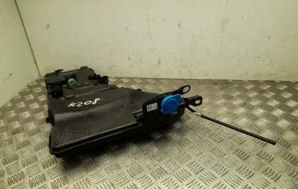BMW 5 G60 G61 Windshield washer fluid reservoir/tank 7011095