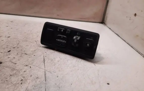 Toyota Avensis T250 Wing mirror switch 183575