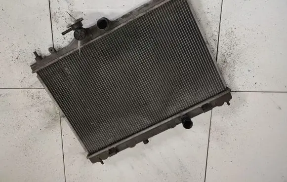 Nissan Tiida C11 Coolant radiator