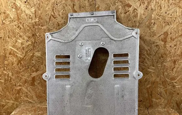 Porsche Macan (95B) Engine splash shield/under tray 95B825209F