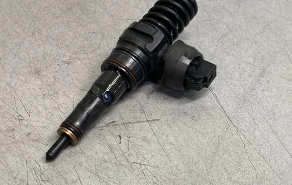 Audi A4 S4 B6 8E 8H Fuel injector 038130073AN 0414720209