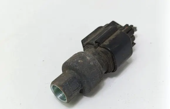 Volvo V50 Air conditioning (A/C) pressure sensor E3938001