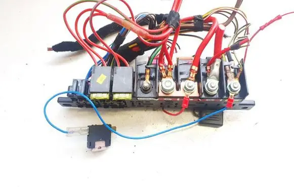 Volkswagen PASSAT B5.5 Fuse box set 8l0941822a 896083000