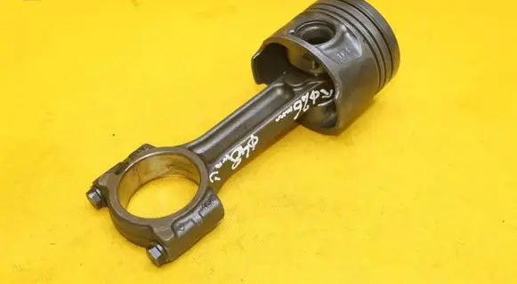 Nissan Qashqai Piston with connecting rod