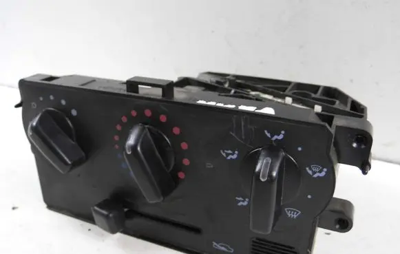 Nissan Micra Air conditioning/heating control unit 7040030720