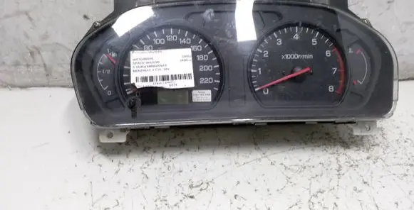 Mitsubishi Space Wagon Speedometer (instrument cluster) MR381549