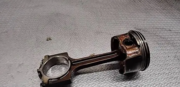 Ford S-MAX Piston with connecting rod