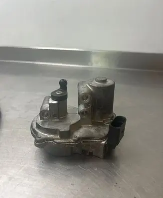 Audi A4 S4 B7 8E 8H Intake manifold valve actuator/motor 1045475S01 53308513