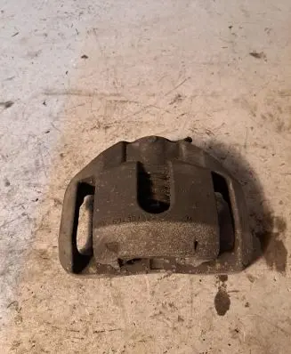BMW 5 E60 E61 Front brake caliper 6030324