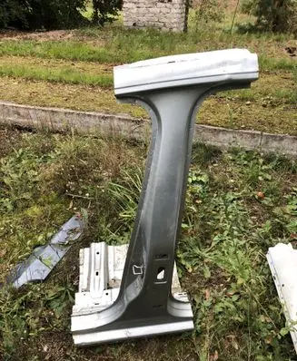 Volkswagen Touran III Pillar (middle) 