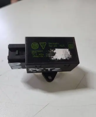 Volkswagen Tiguan Seat heating relay 7L0959772