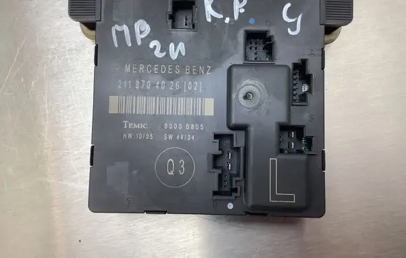 Mercedes-Benz E W211 Door control unit/module 2118704026 00006805
